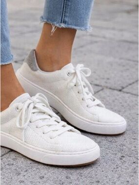 NWT Söfft White Waylyn Ladies Sneakers in Size 8.5